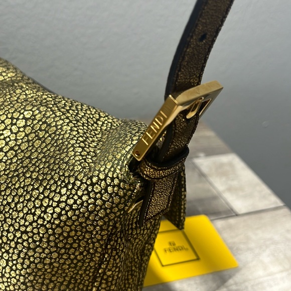 FENDI Rare Gold Baguette. Limited Edition. - Picture 3 of 13